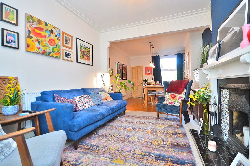 Property photo 2 of 17