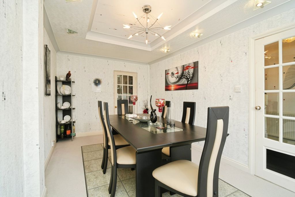 Property photo 3 of 18 Dining Room