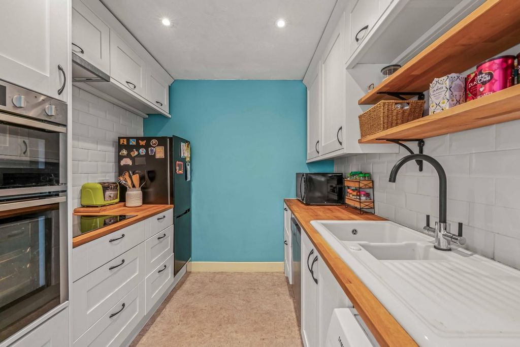 Property photo 2 of 23 145 Denman Drive Ashford Tw15 2Ap-23.Jpg