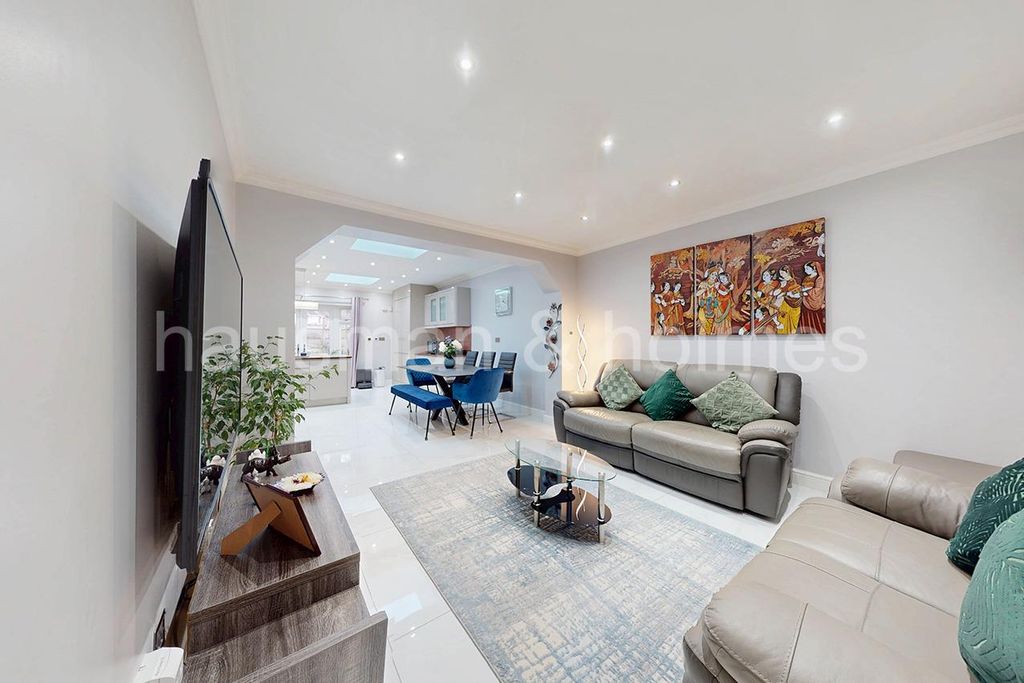 Property photo 3 of 23 W05.Jpg