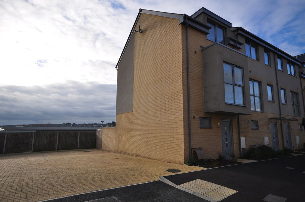 Property photo 1 of 21 044