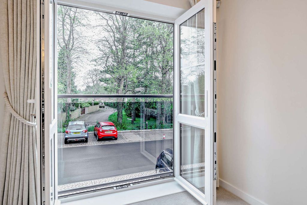 Property photo 2 of 11 Balcony