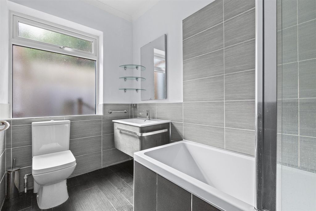 Property photo 3 of 18 Totteridge Road-3.Jpg