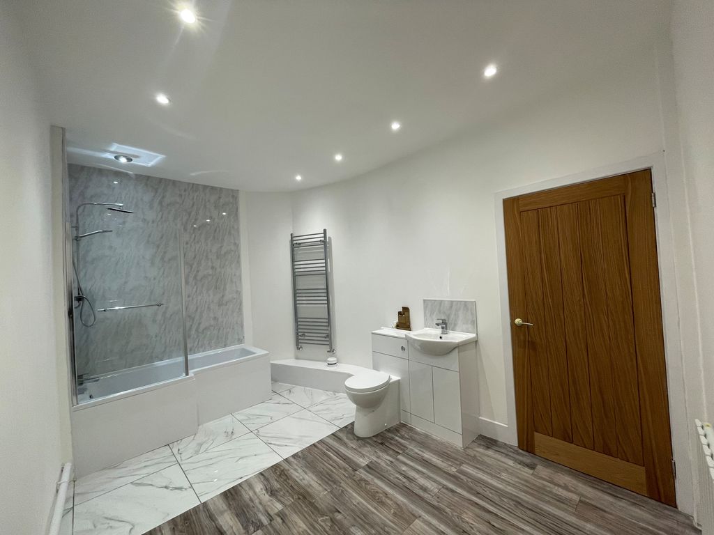 Property photo 1 of 17 Bathroom Porthcawl Cf36