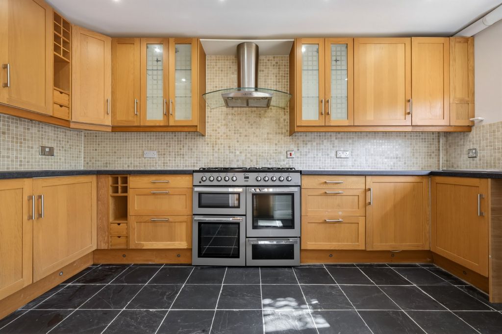 Property photo 2 of 14 5072832