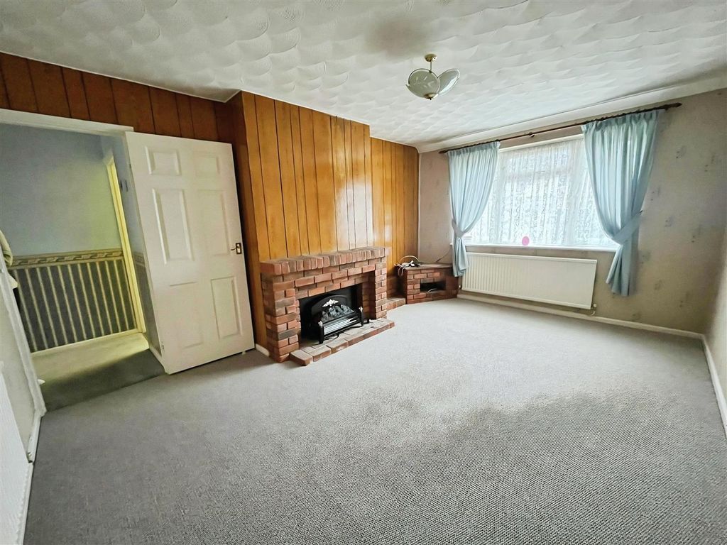 Property photo 2 of 9 Lounge 1.Jpeg