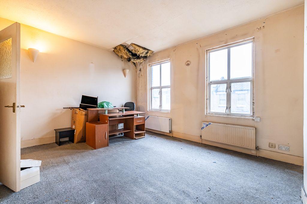 Property photo 2 of 10 3