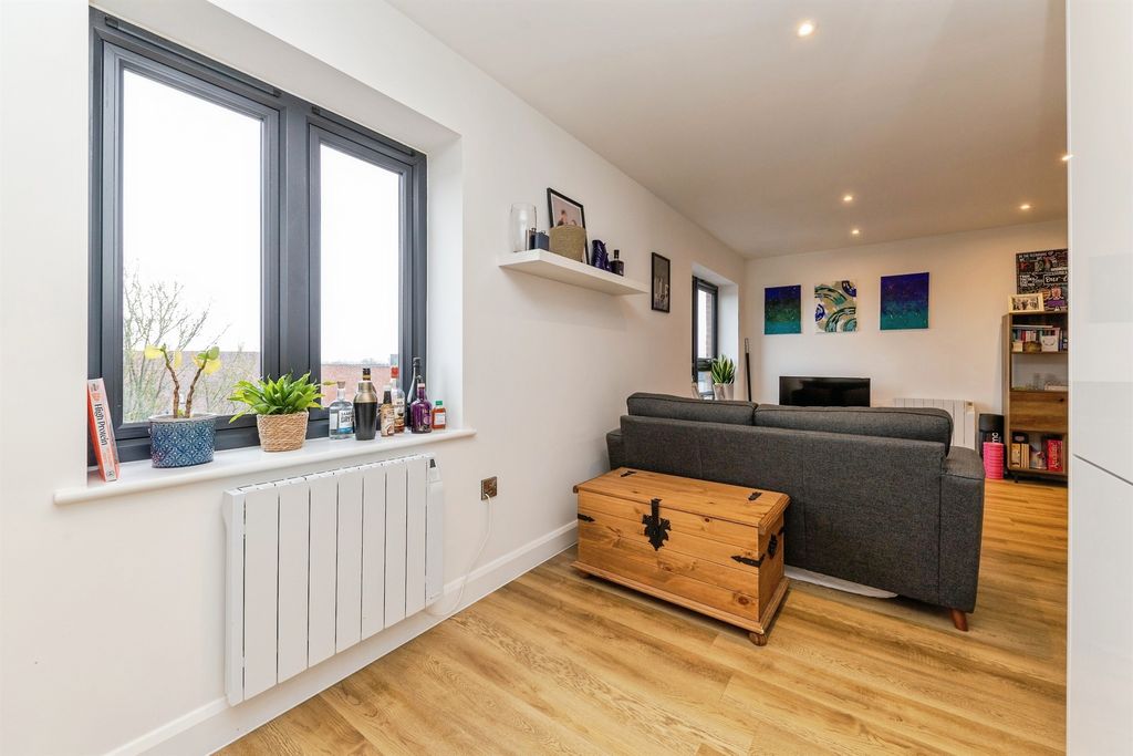Additional image 8 of 2 bed flat for saleLeys Avenue, Letchworth Garden City SG6
