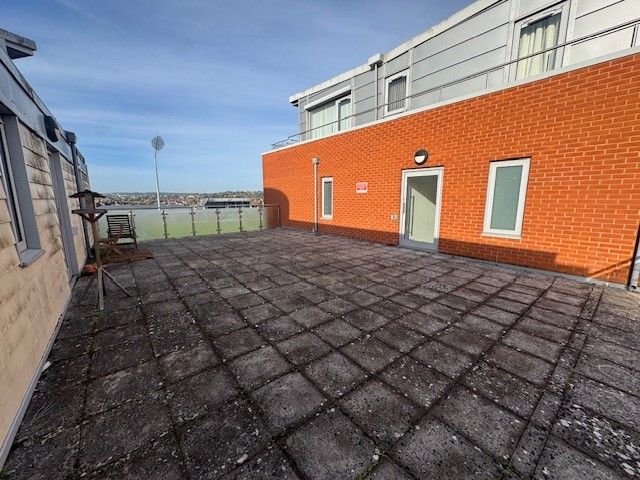 Property photo 3 of 11 Terrace