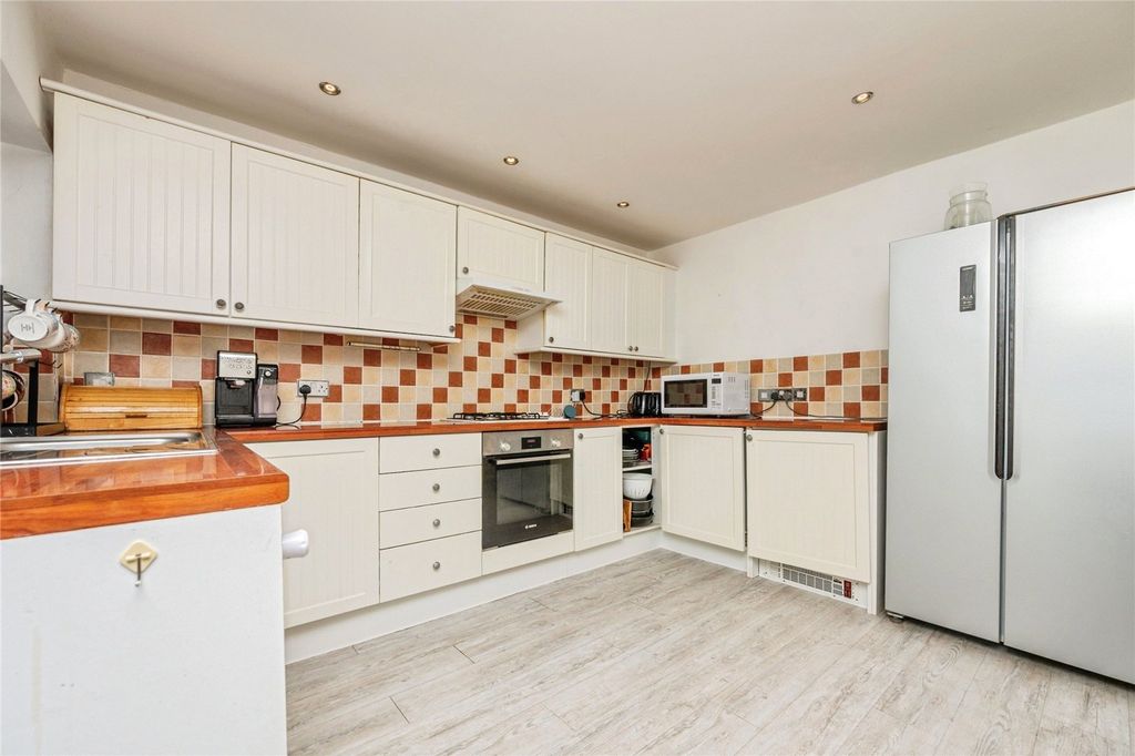 Property photo 3 of 23 Kitchen