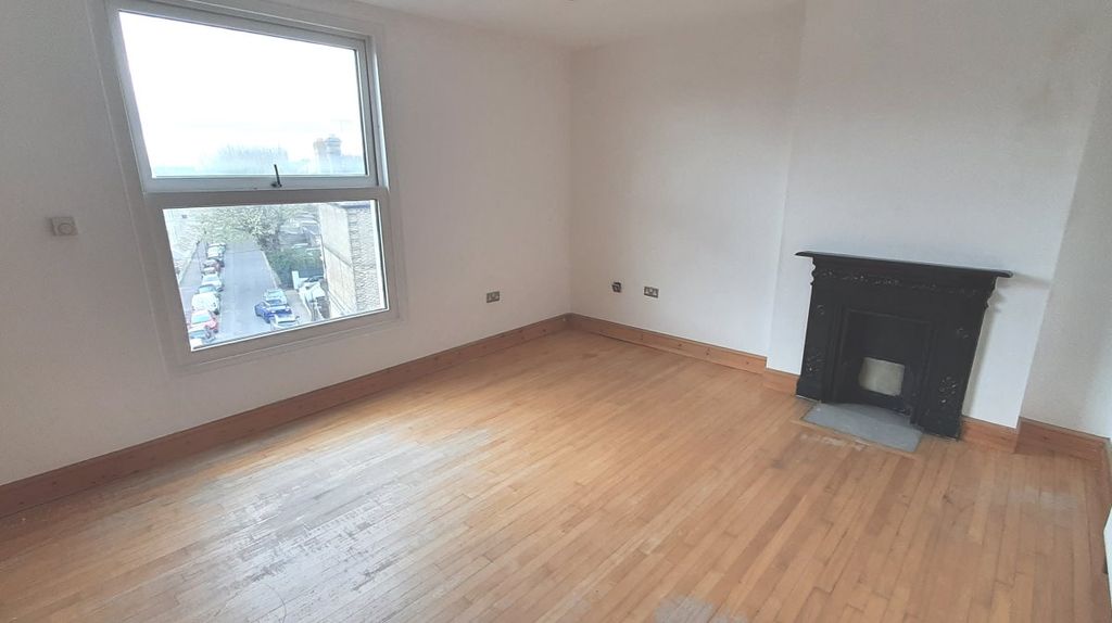 Property photo 2 of 7
