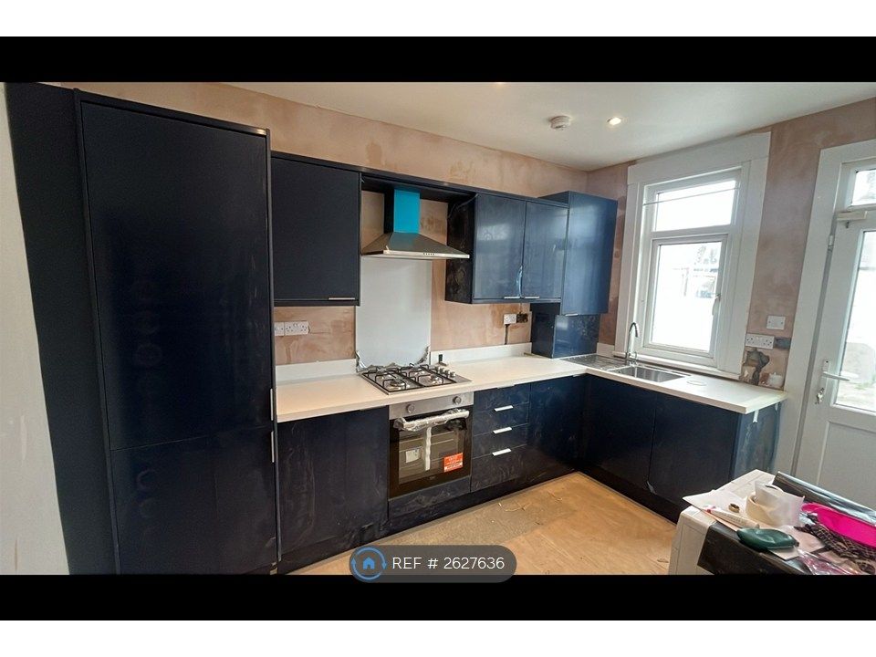 Property photo 1 of 10 Kitchen