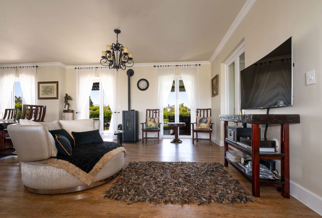 Property photo 3 of 39 Vlv1687941