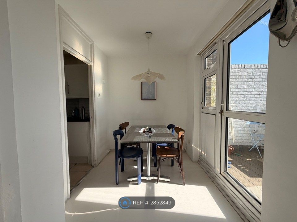 Property photo 3 of 19 Dining Area