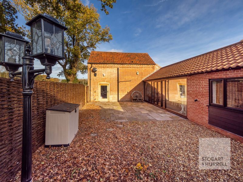 Property photo 3 of 33 Courtyard