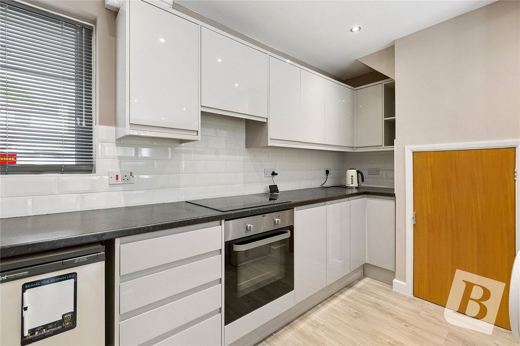 Property photo 2 of 15 Kitchen