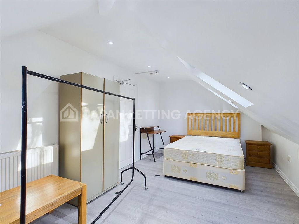 Property photo 1 of 9 Room 4.Jpg