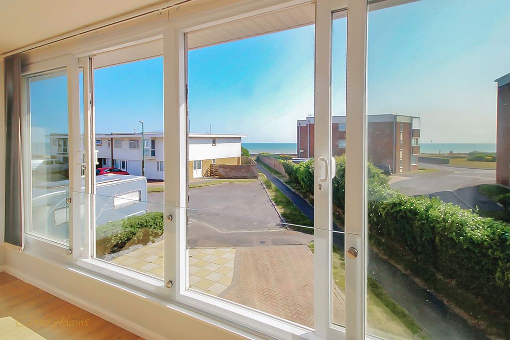 Property photo 3 of 16 Sea View