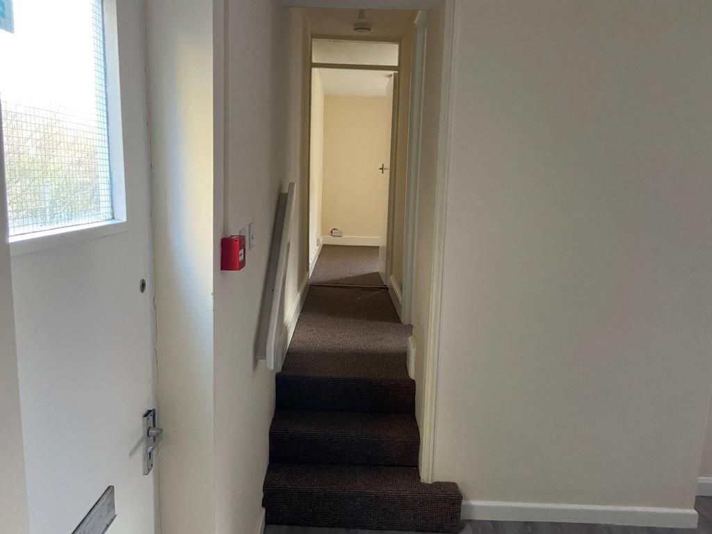 Property photo 3 of 7 Hallway