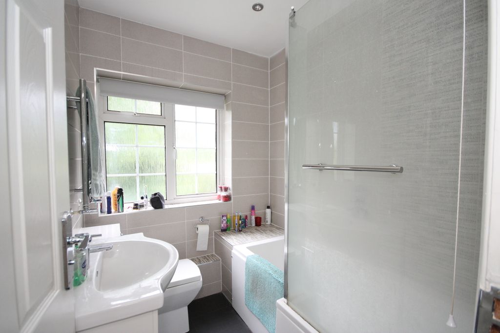 Property photo 3 of 7 Bathroom