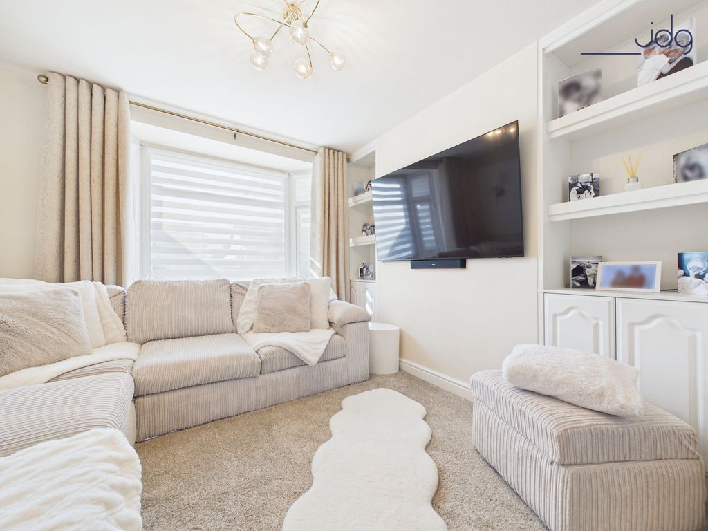 Property photo 3 of 21 Lounge