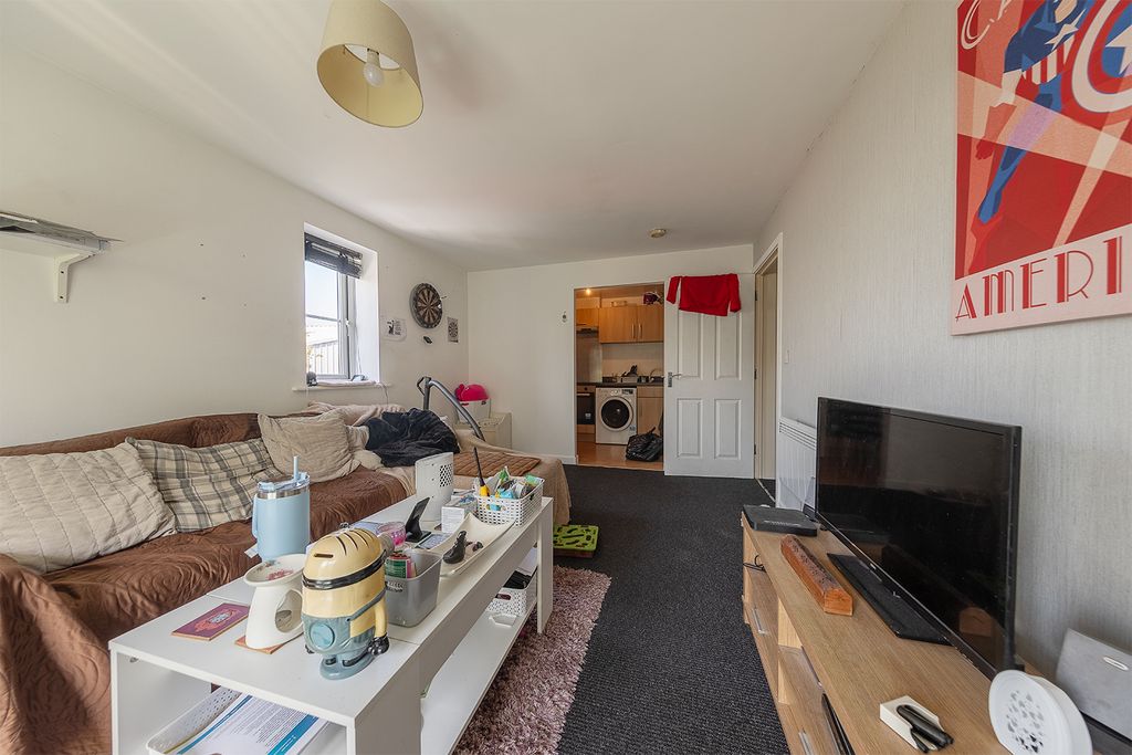 Property photo 2 of 18