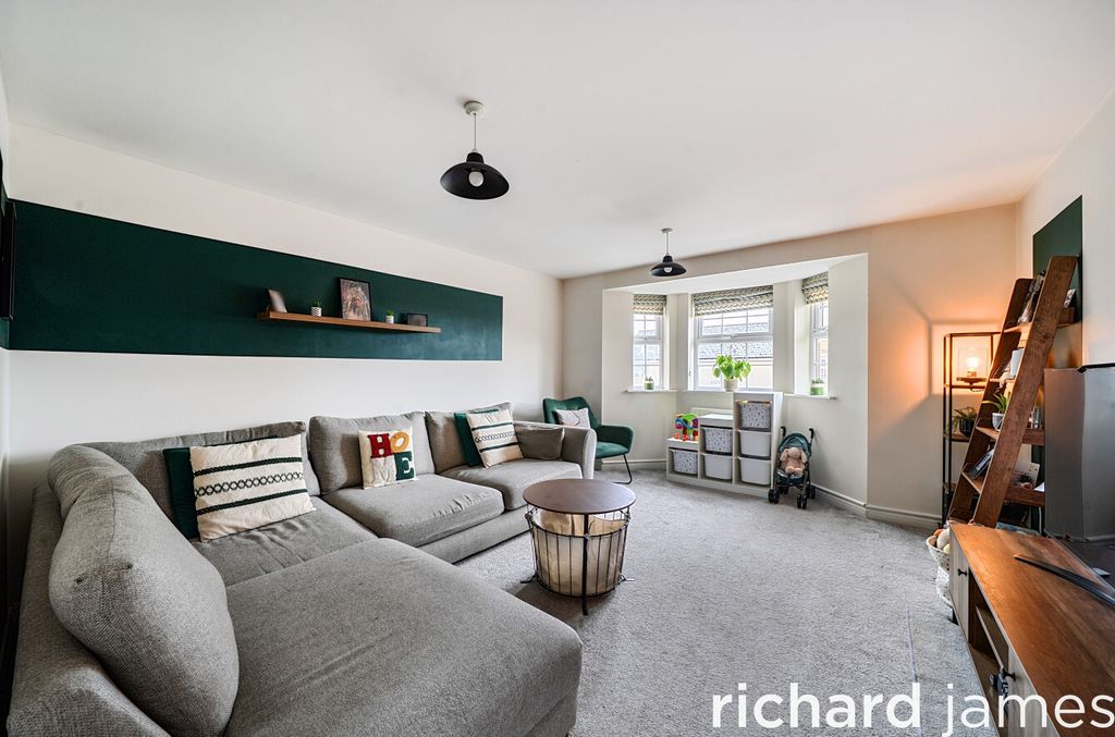 Property photo 2 of 13 c962141E993748138Bf02F83E6138413
