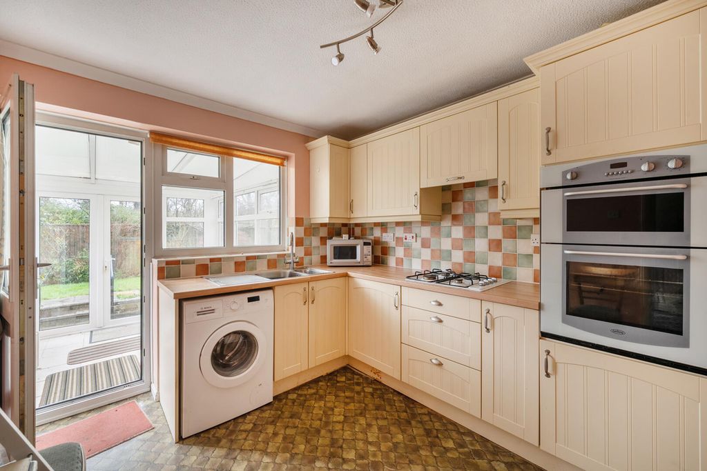 Property photo 3 of 21 Kitchen