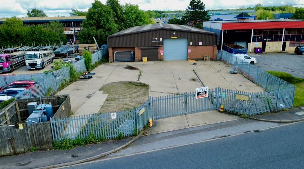 Property photo 1 of 4 3 Singer Way Kempston Bedford Warehouse To Let.Jpeg