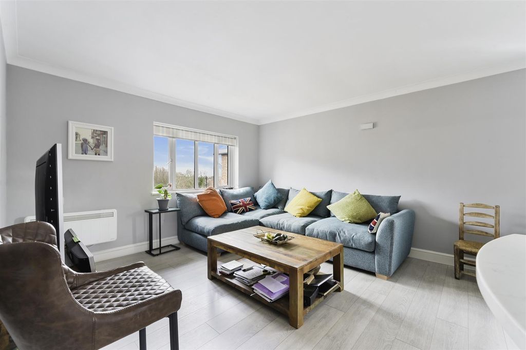 Property photo 3 of 8 Homewater House, 29- (4).Jpg