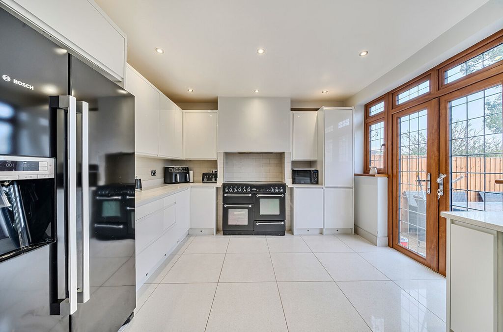 Property photo 2 of 21