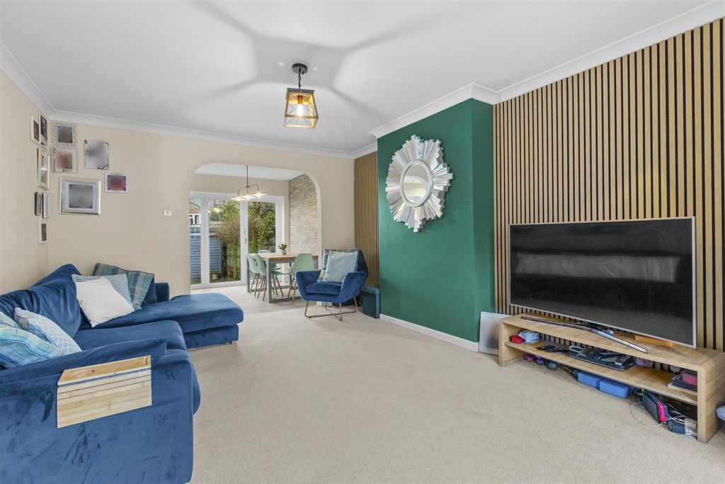 Property photo 2 of 15 40 Copes Shroves, Hp15 7Ah-6.Jpg