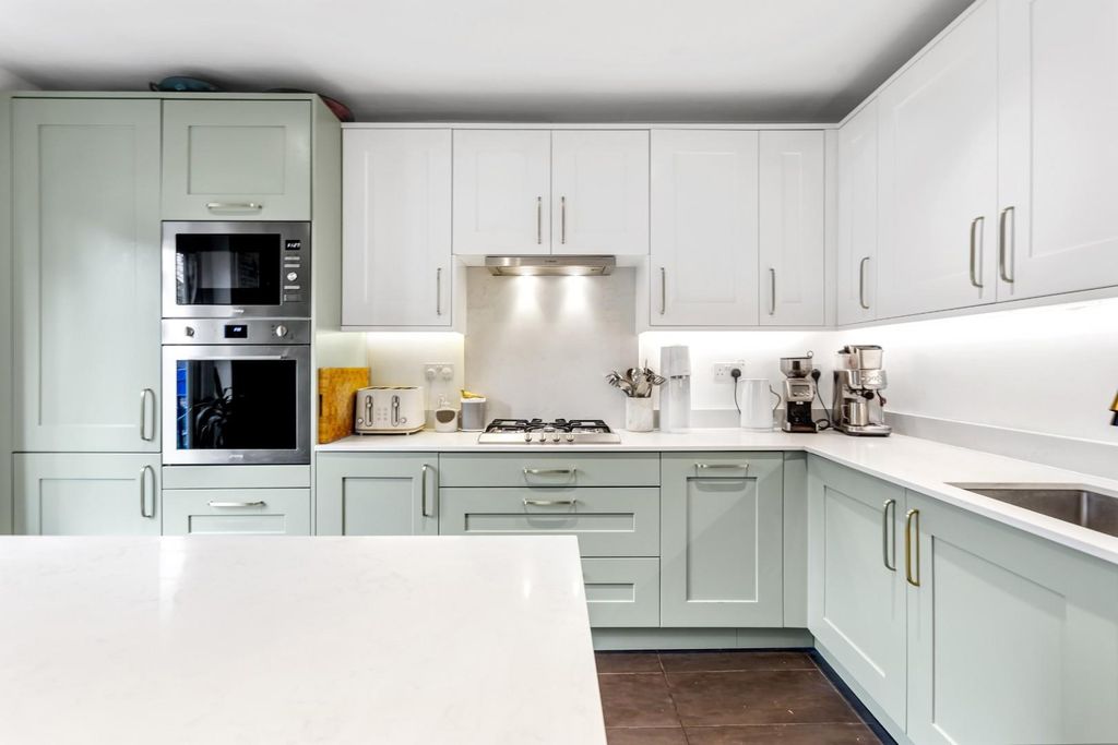 Property photo 3 of 21 Kitchen