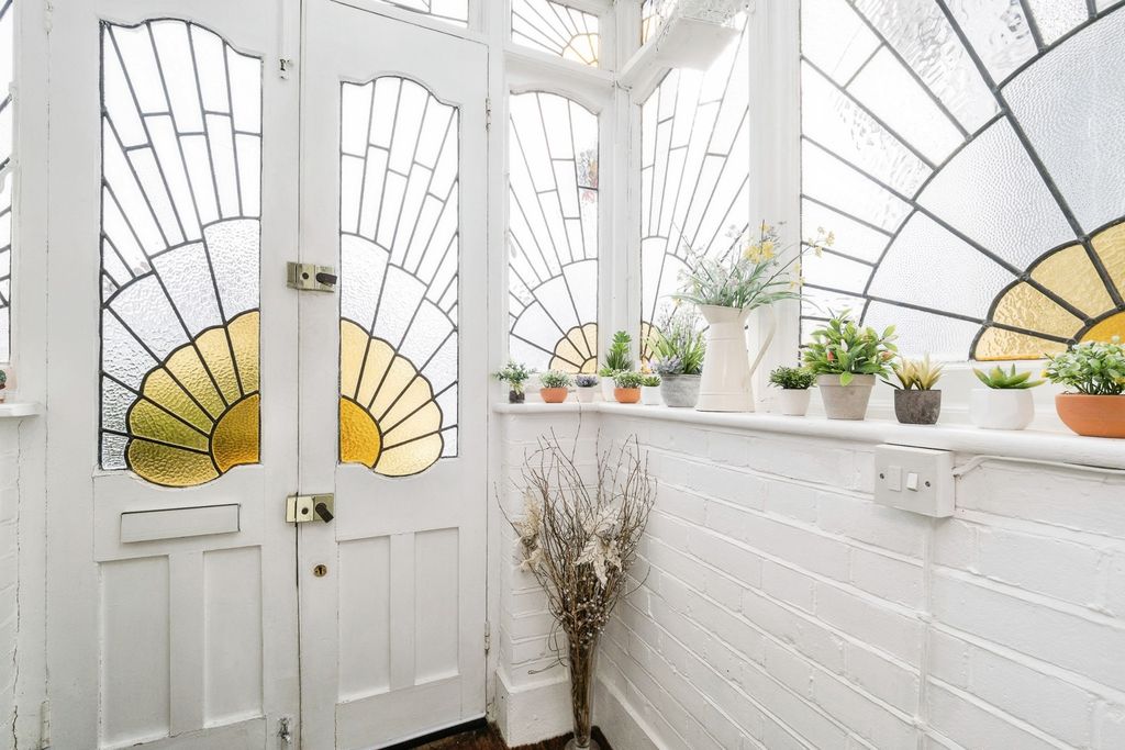 Property photo 2 of 17 Photo