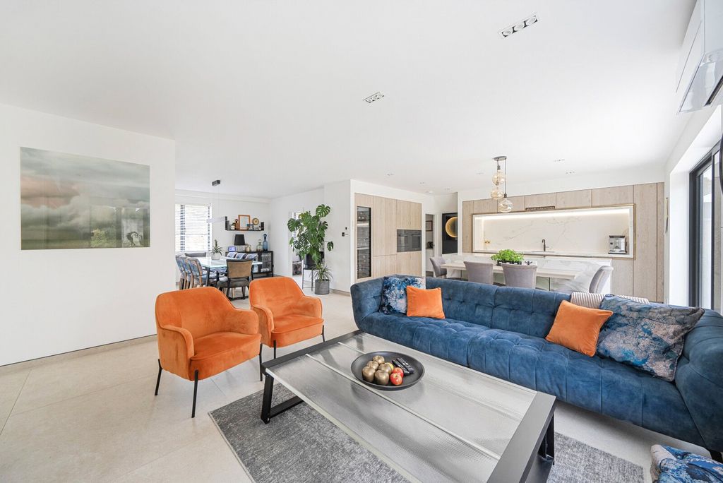 Property photo 3 of 22 Kitchen/Sitting Room