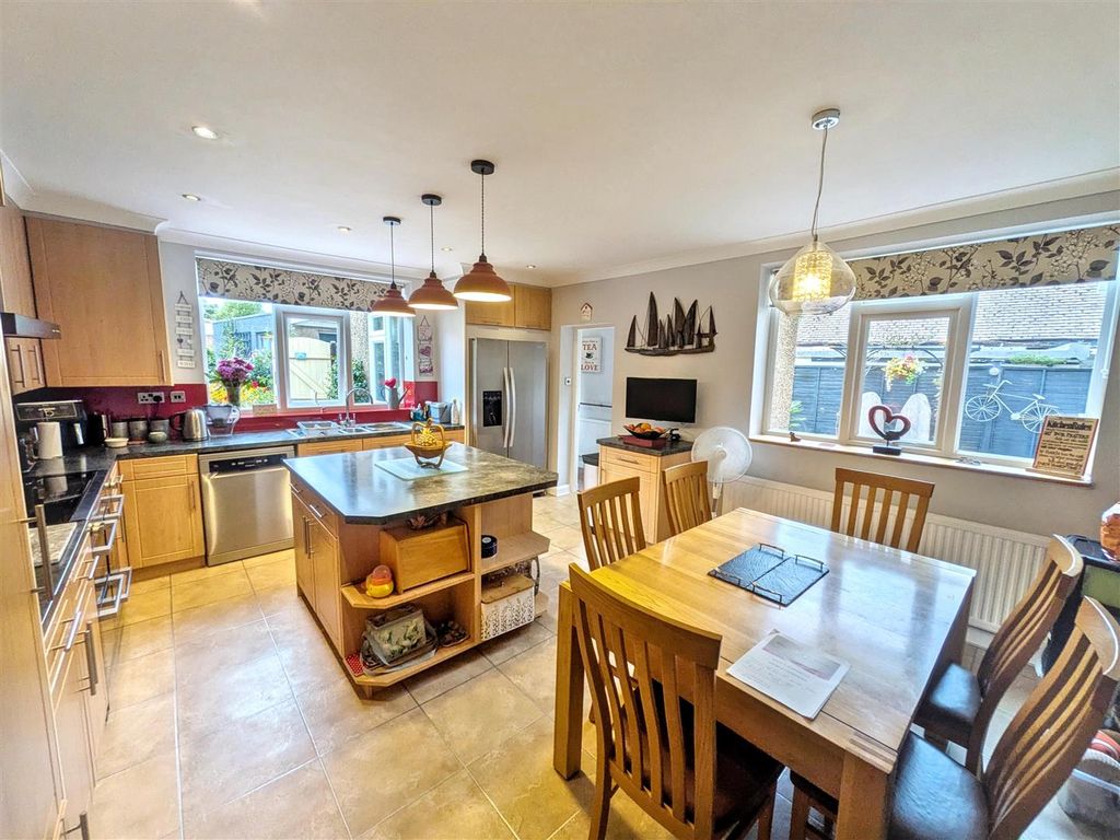 Property photo 2 of 32 Kitchen / Dining Room