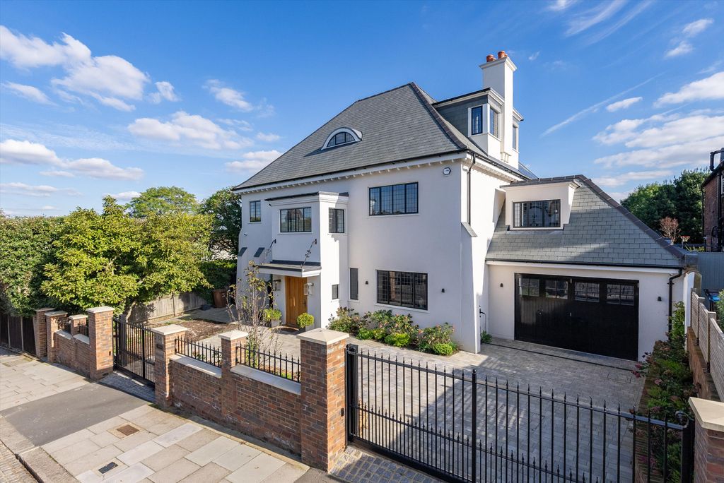 Property photo 1 of 34 Wimbledon Village