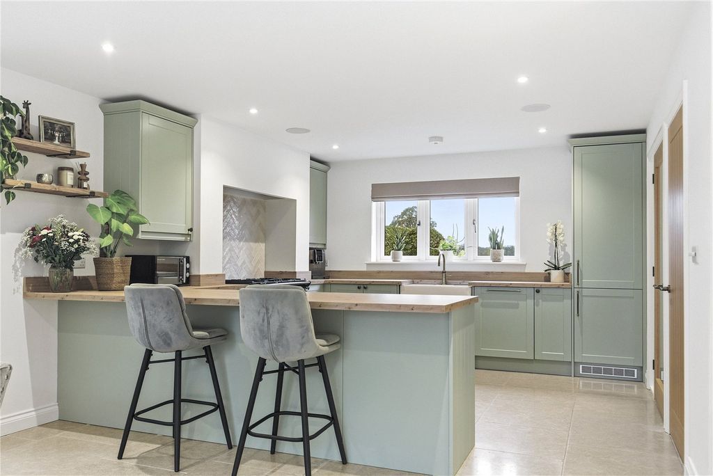 Property photo 2 of 53 Picture No. 17