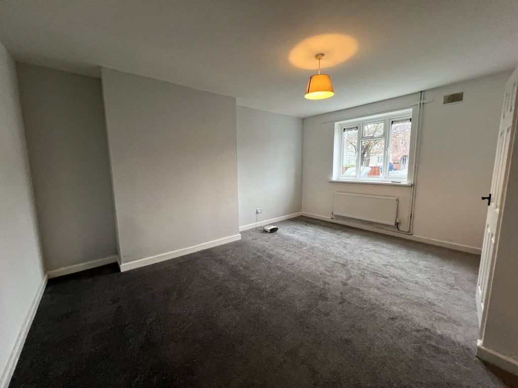 Property photo 3 of 14 Living Room