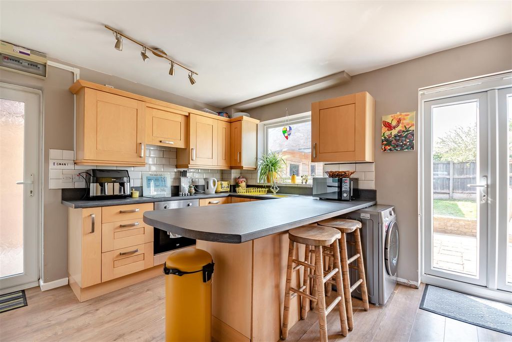 Property photo 3 of 24