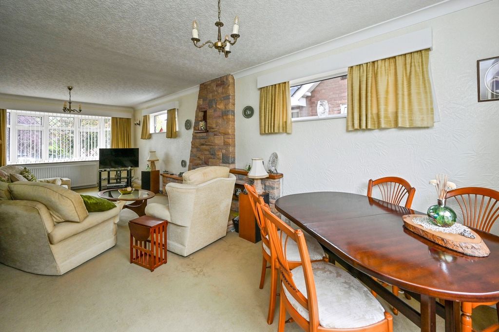 Property photo 3 of 17 Lounge Dining Room