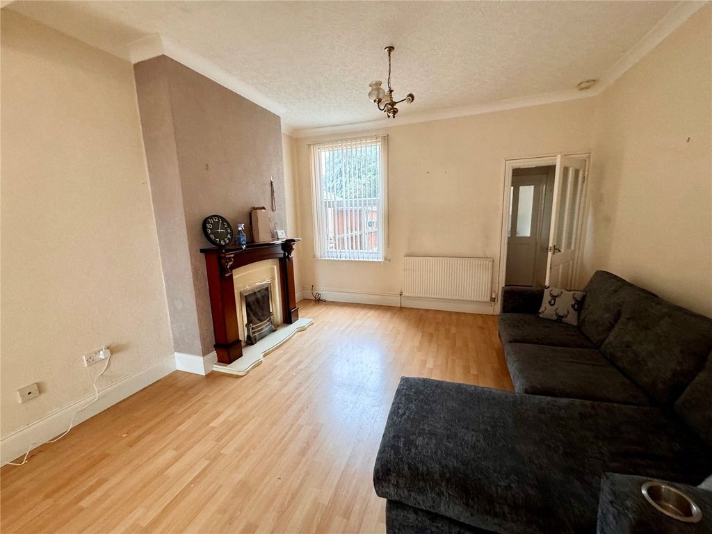 Property photo 3 of 18 Picture No. 12