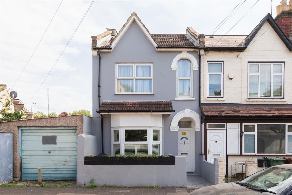 Property photo 1 of 24 Glenthorne Road, E17