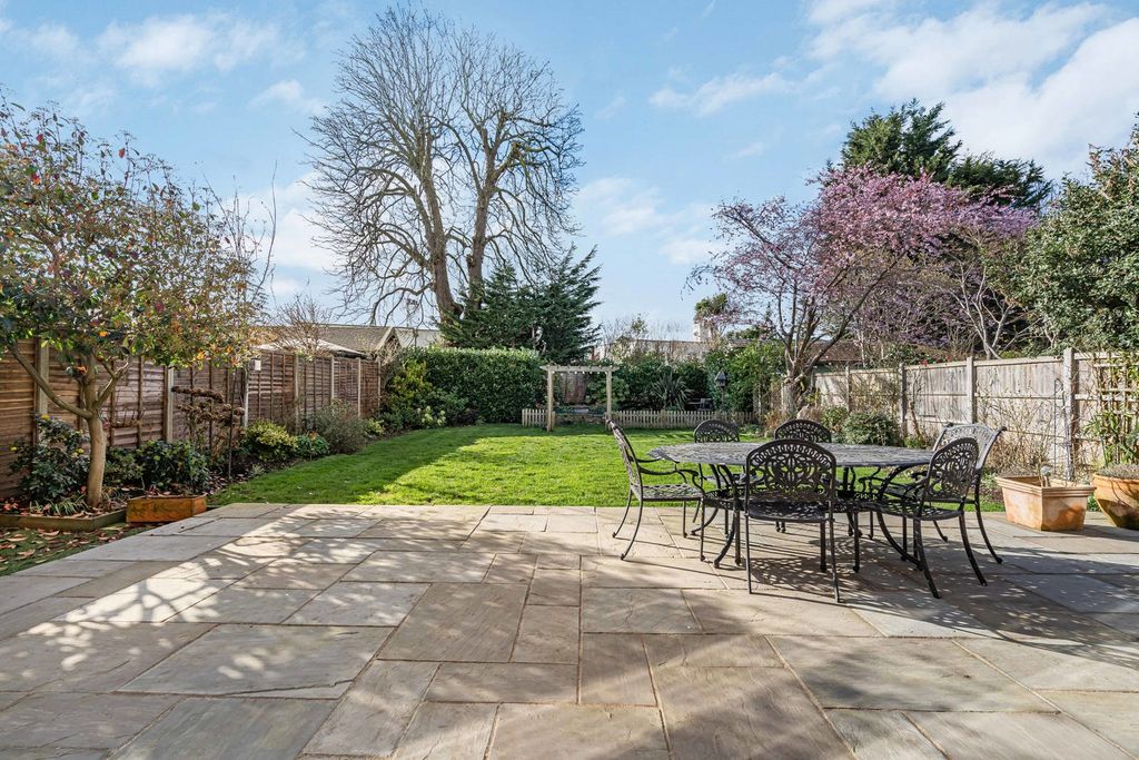 Property photo 2 of 35 Garden