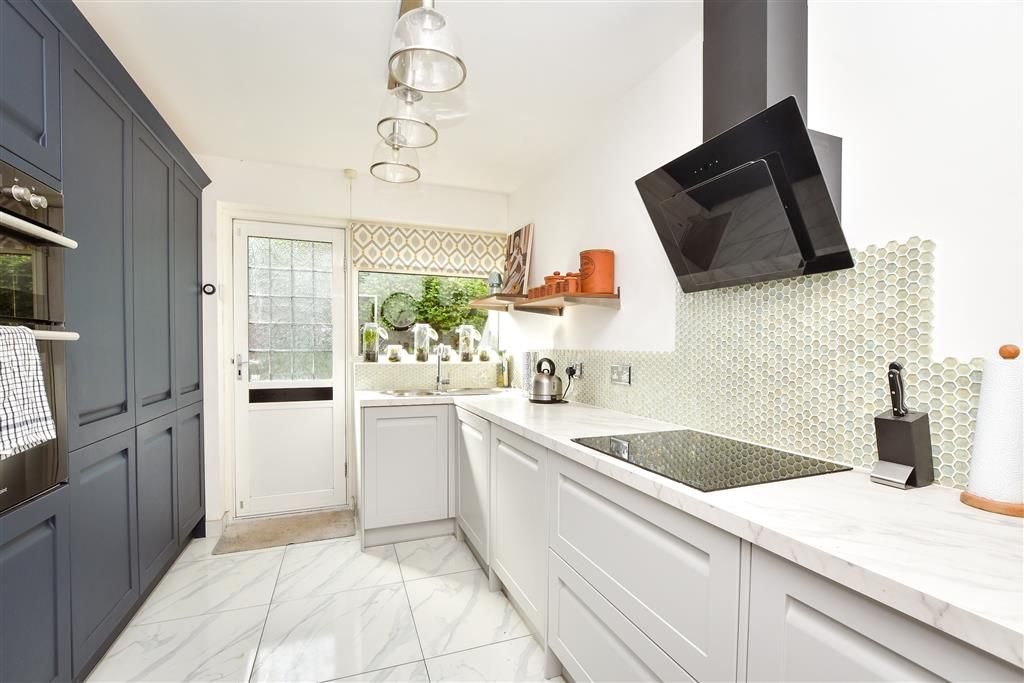 Property photo 1 of 10 Kitchen
