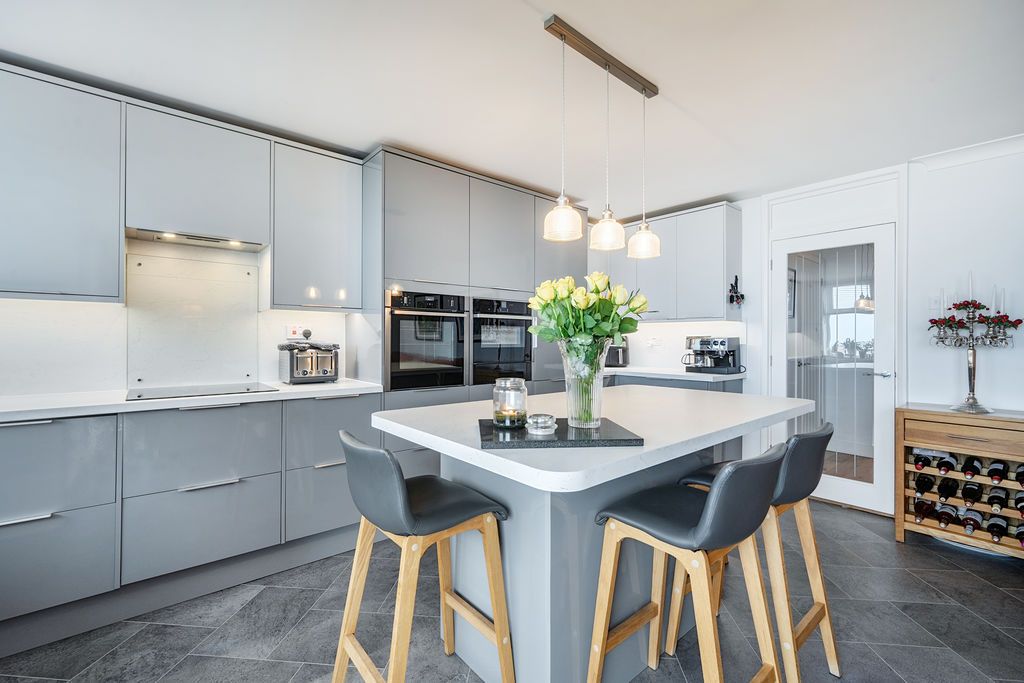 Property photo 2 of 21 Kitchen