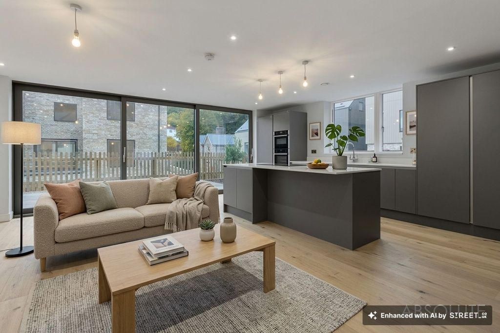 Property photo 2 of 33