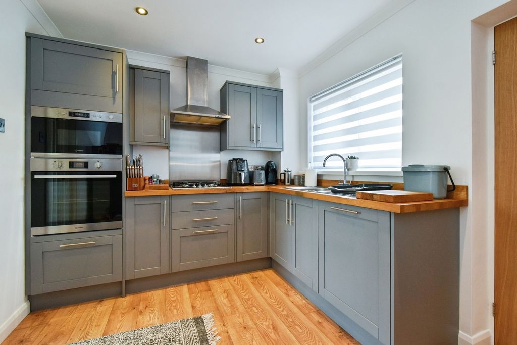 Property photo 3 of 17 Photo