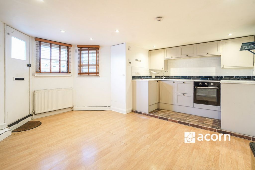 Property photo 2 of 10 Kitchen