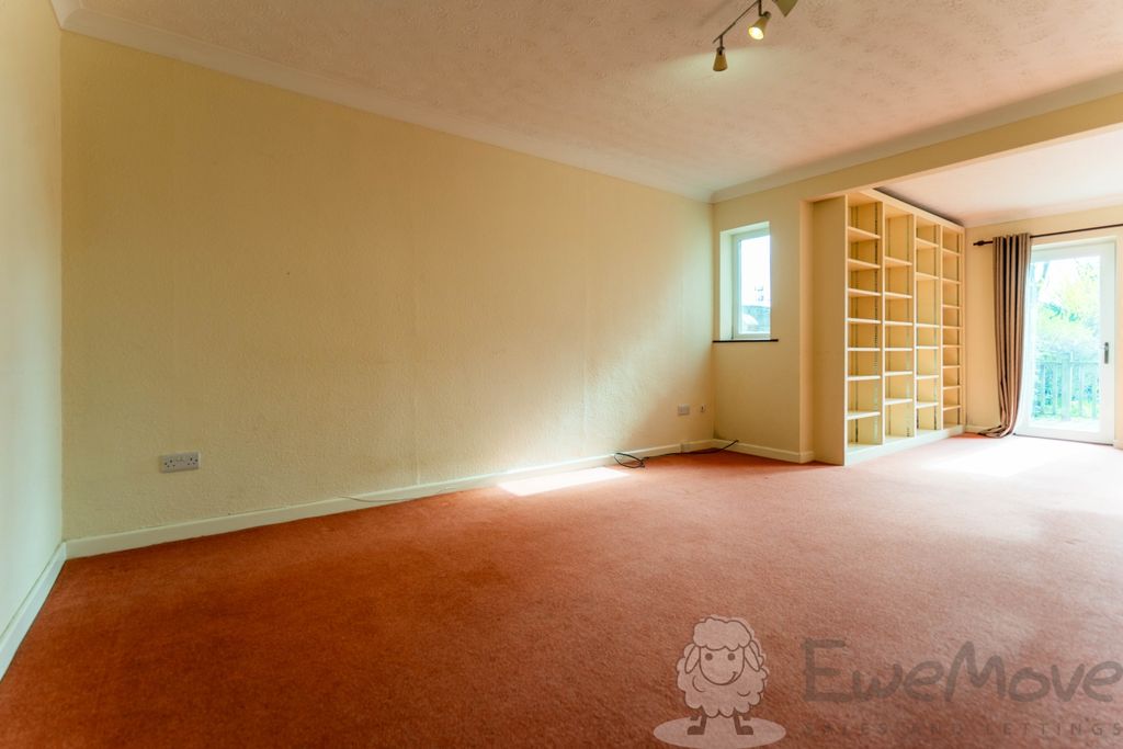 Property photo 3 of 12 Sitting-Dining Room